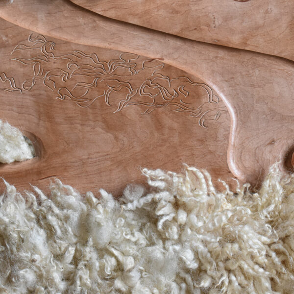 bas relief bois et laine détail