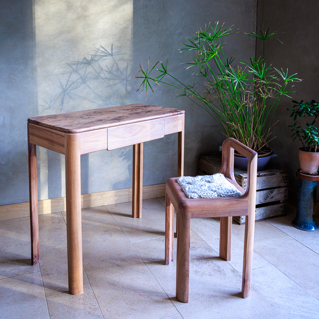 chaise d'appoint et bureau artisanal décoration contemporaine