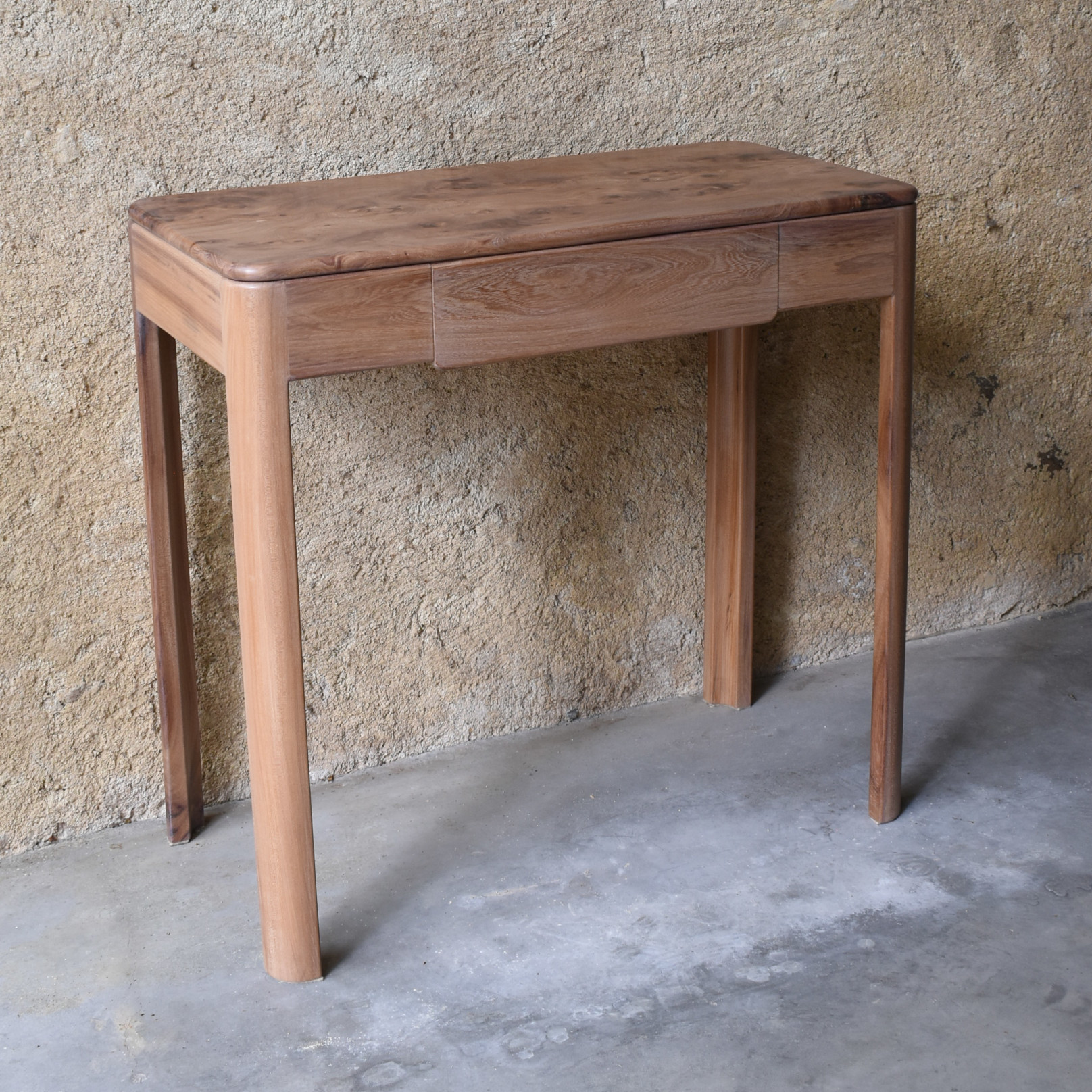 bureau en bois d'orme artisanal et ecoresponsable