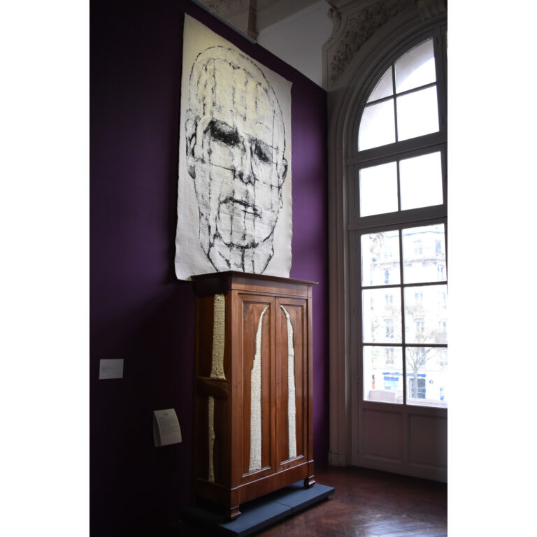 armoire et tapisserie exposition aux Gobelins Mobilier National Paris